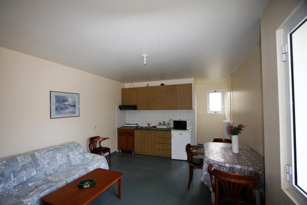 Miloi Rooms And Apartments Exterior foto